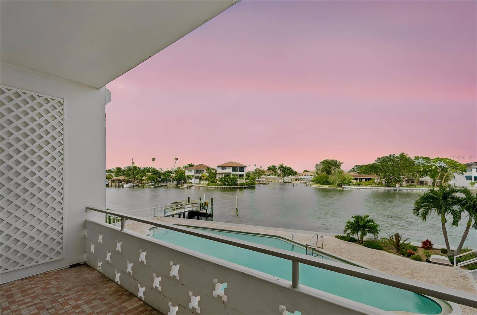 1365 N SNELL ISLE BLVD NE #2E, St Petersburg, FL 33704