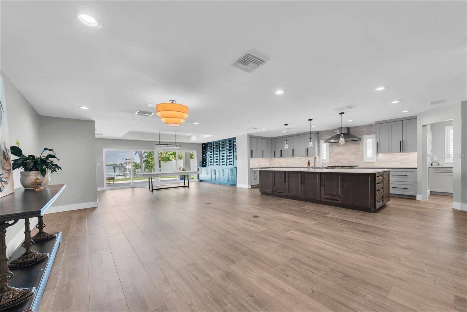 303 N BATH CLUB BLVD N, North Redington Beach, FL 33708