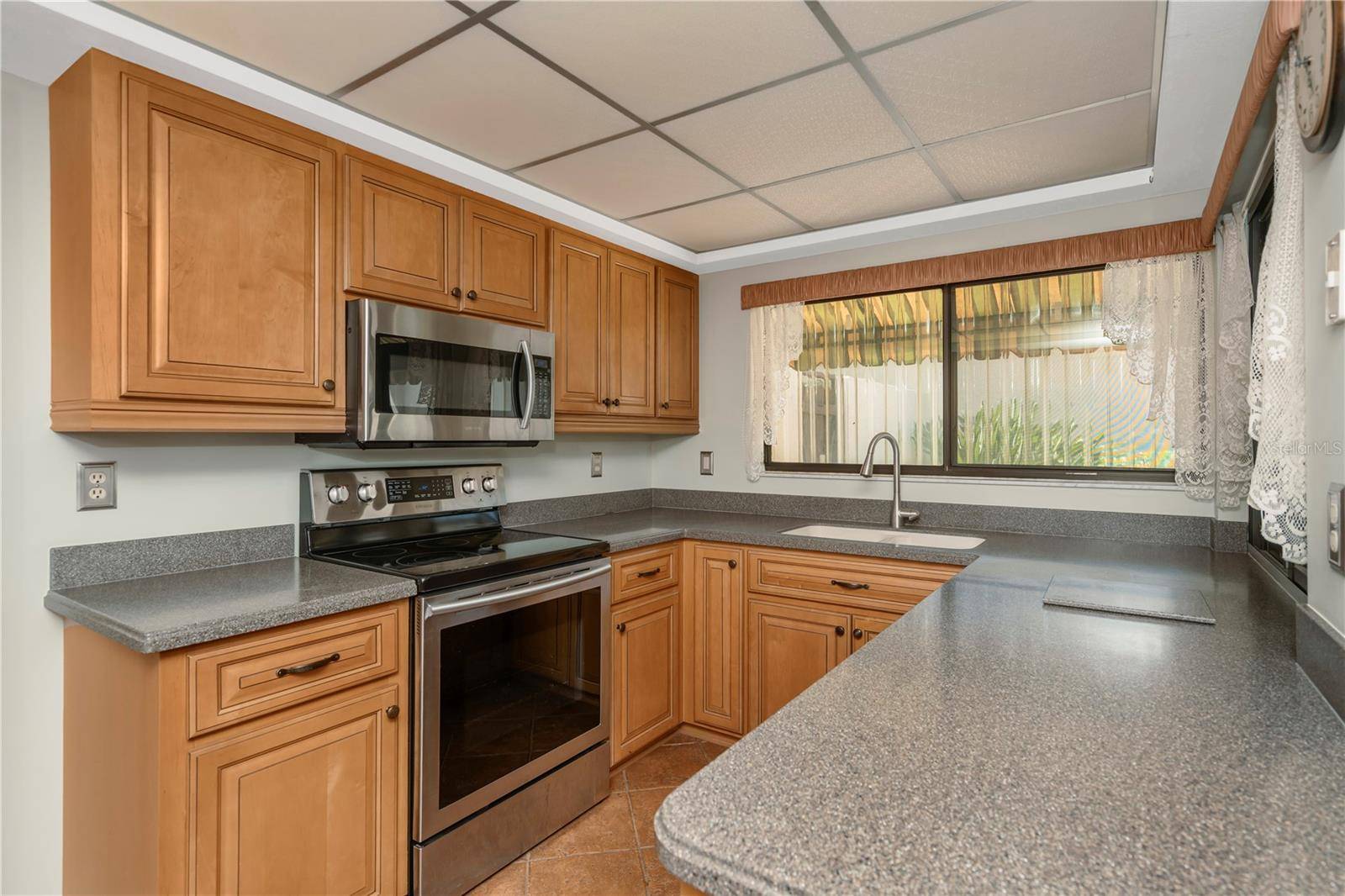 3825 GLEN OAKS MANOR DR, Sarasota, FL 34232