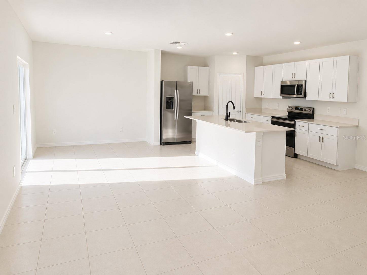 2255 BLUE GROSBEAK PL, Wimauma, FL 33598