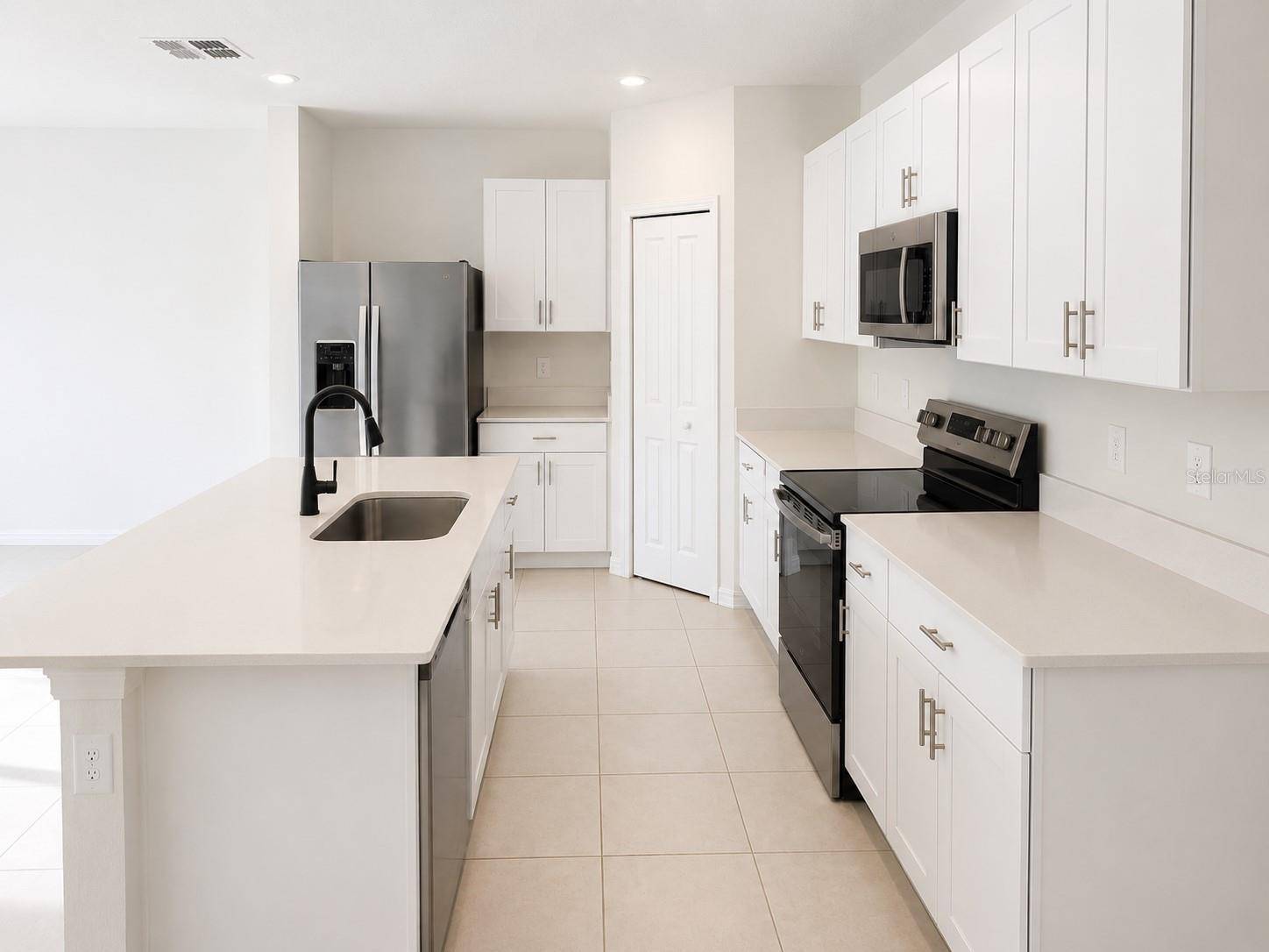 2255 BLUE GROSBEAK PL, Wimauma, FL 33598