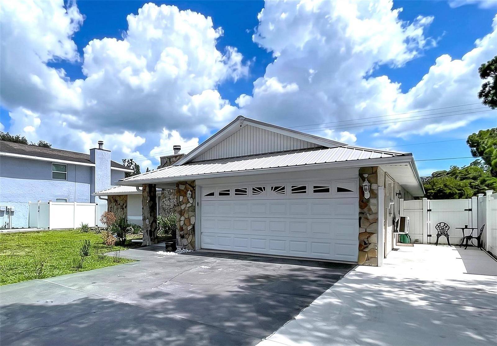 5520 FULMAR DR, Tampa, FL 33625
