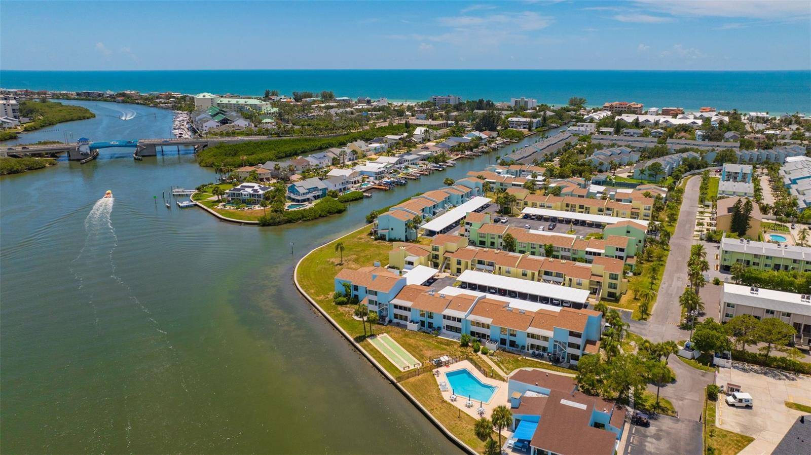 1 WINDRUSH BLVD #37, Indian Rocks Beach, FL 33785