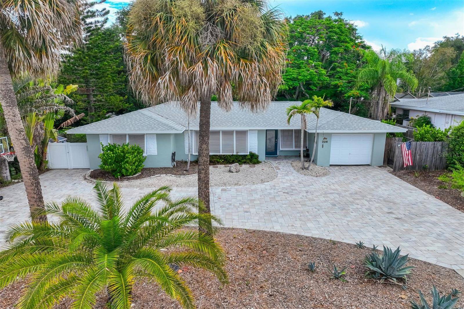 326 MEHLENBACHER RD, Belleair, FL 33756
