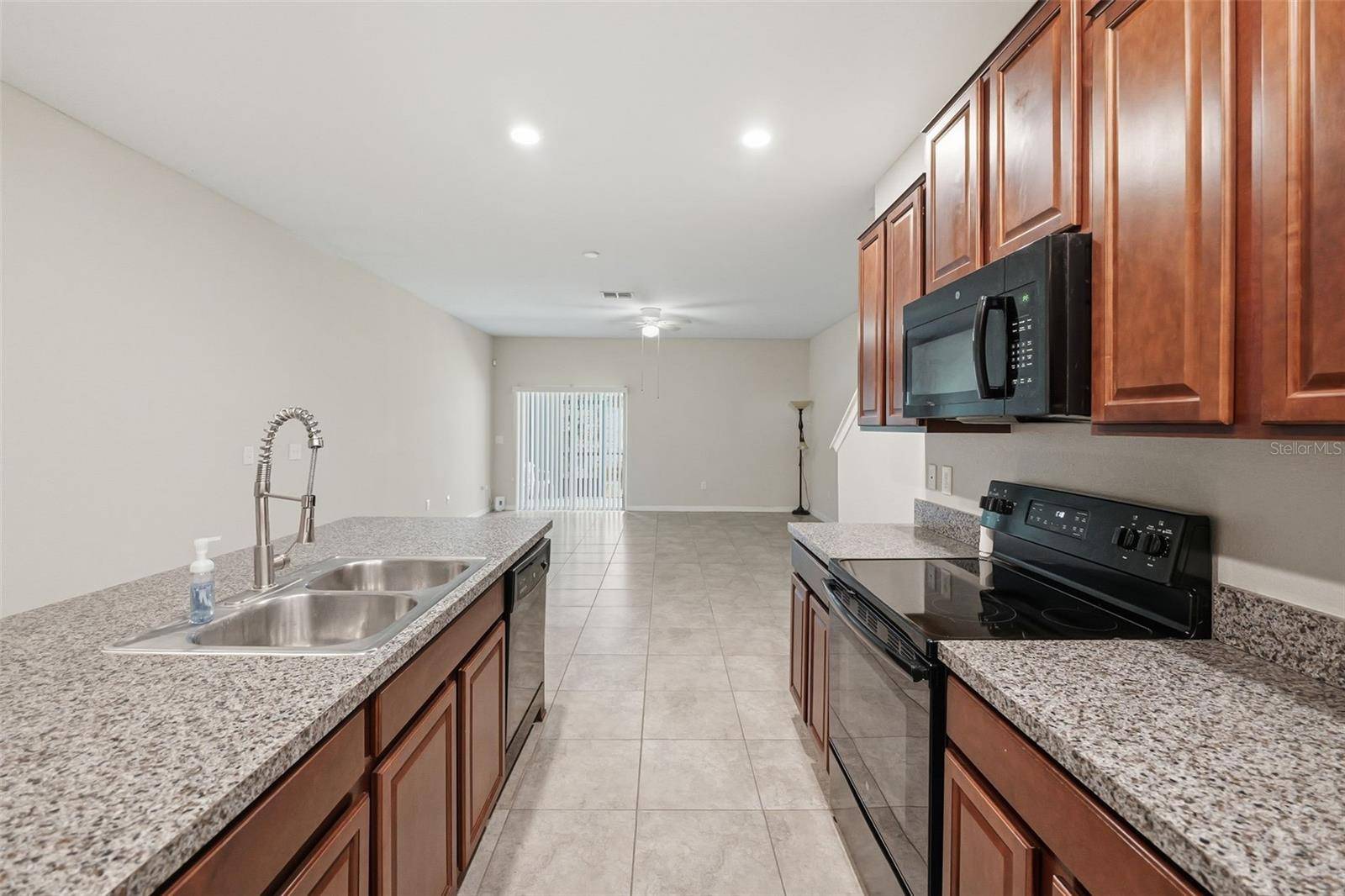 10407 LAKE MONTAUK DR, Riverview, FL 33578