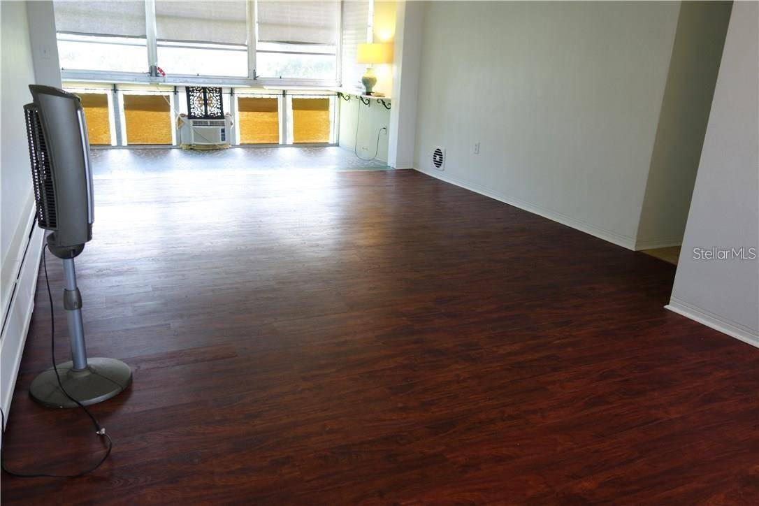 200 N BETTY LN #2E, Clearwater, FL 33755