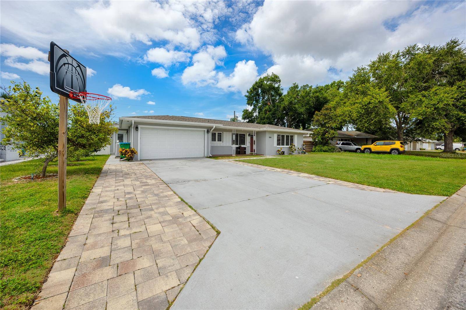 1833 HUNT LN, Clearwater, FL 33764