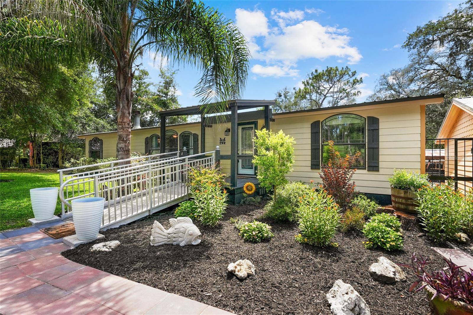 145 CRYSTAL LAKE DR, Melrose, FL 32666