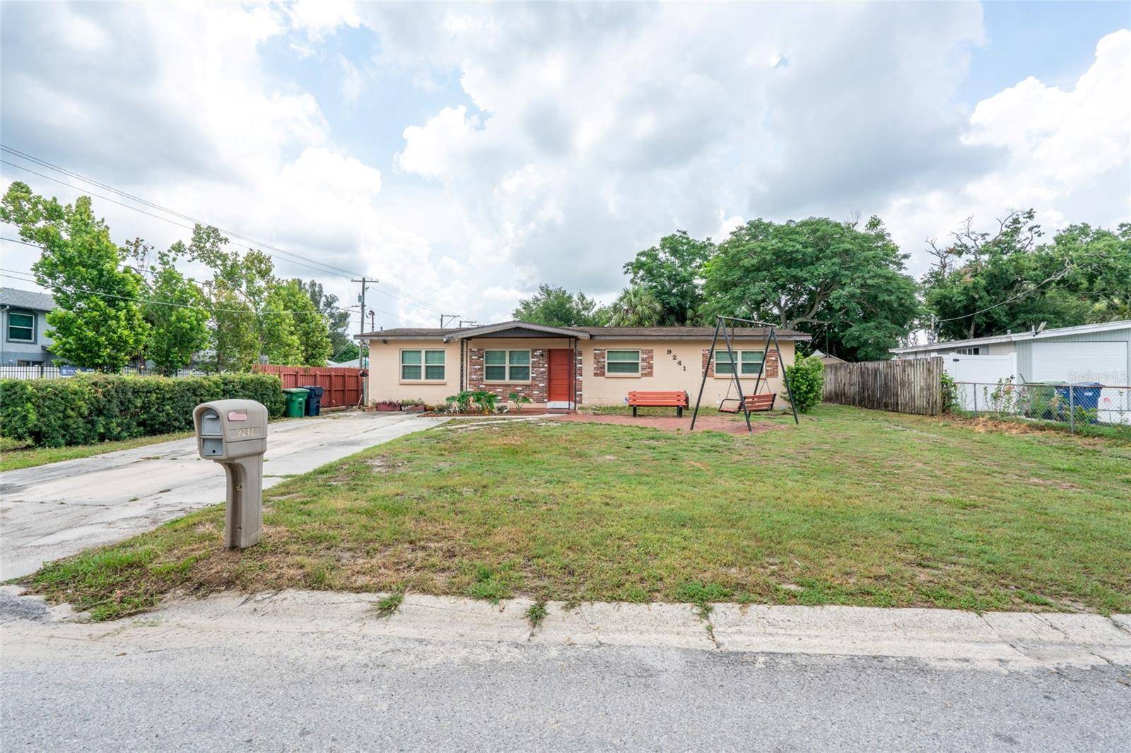 9241 N 52ND ST, Tampa, FL 33617