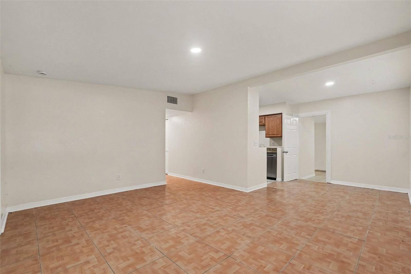 1503 W LINEBAUGH AVE, Tampa, FL 33612