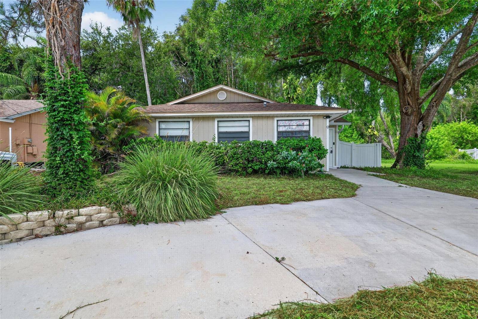 9 FRESHWATER DR, Palm Harbor, FL 34684