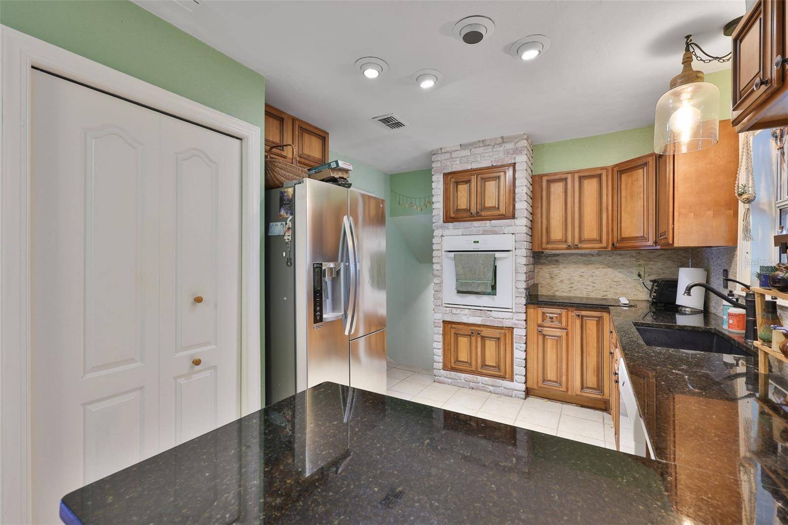 401 OVERLAND DR, Brandon, FL 33511