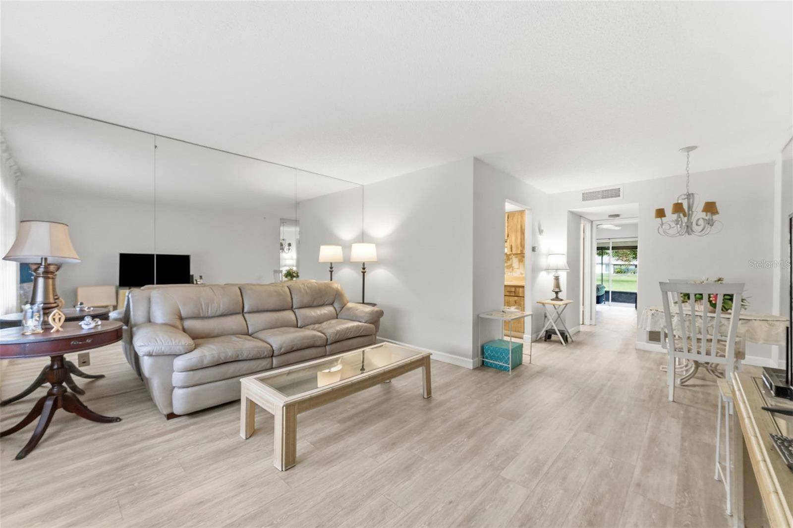 24862 US HIGHWAY 19 N #806, Clearwater, FL 33763