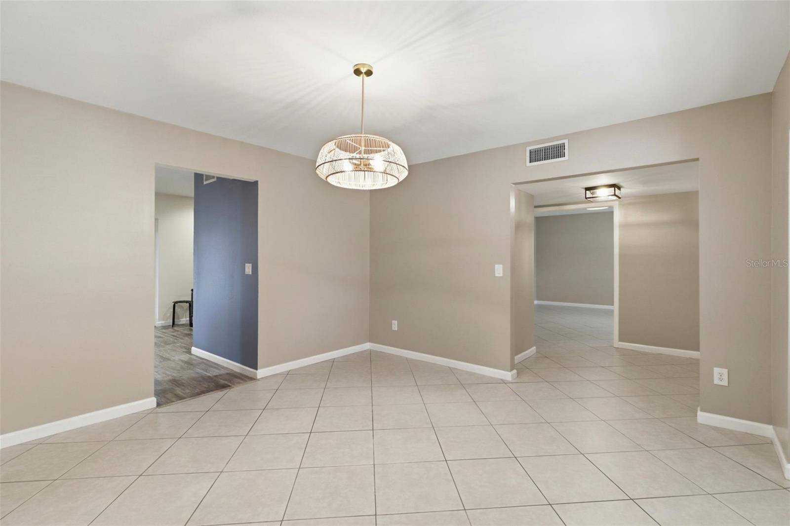 302 BLOOMINGFIELD DR, Brandon, FL 33511