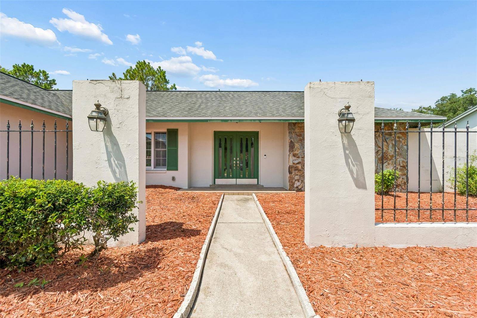 9237 PEBBLE CREEK DR, Tampa, FL 33647