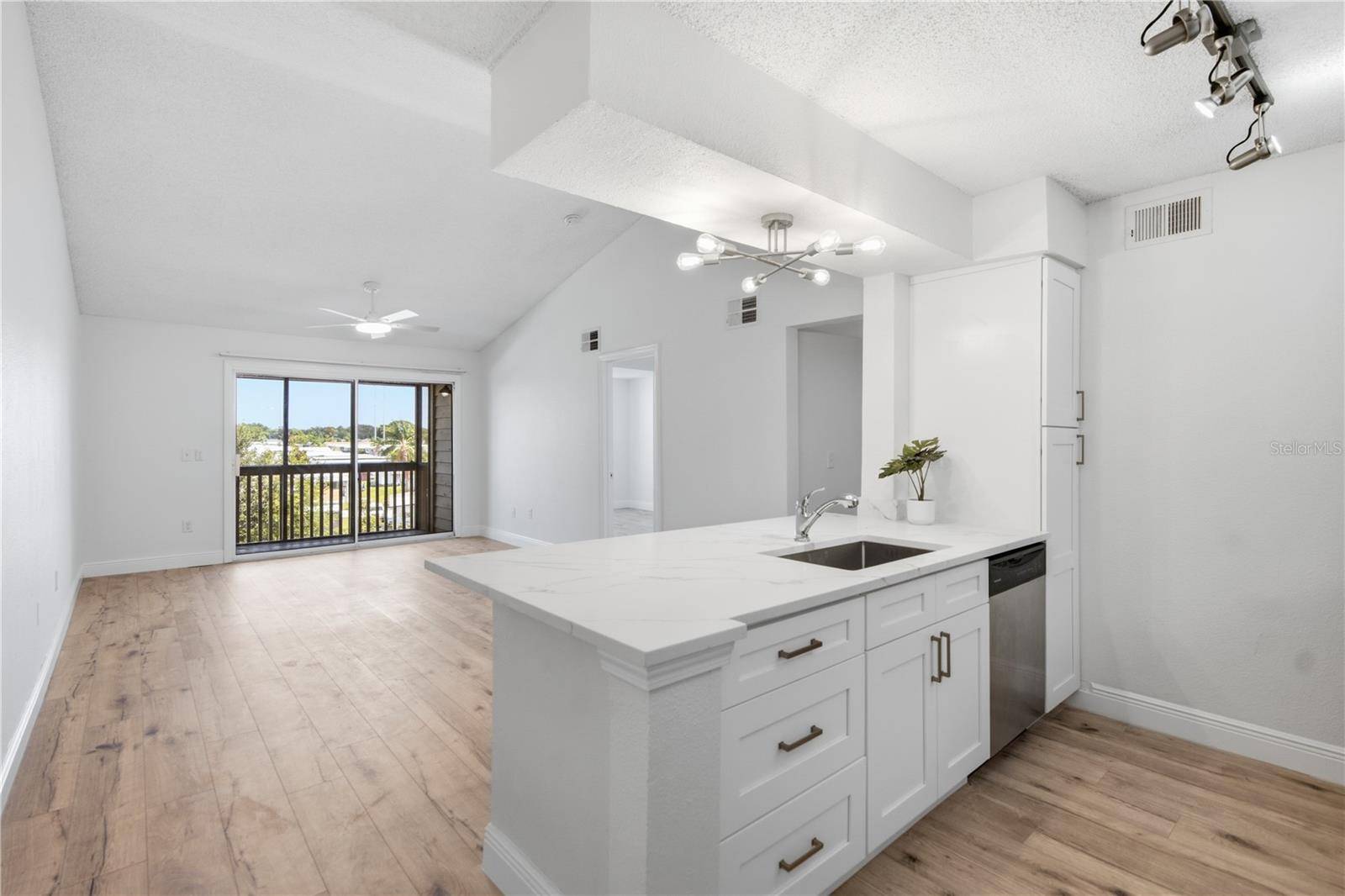 2500 WINDING CREEK BLVD #F305, Clearwater, FL 33761