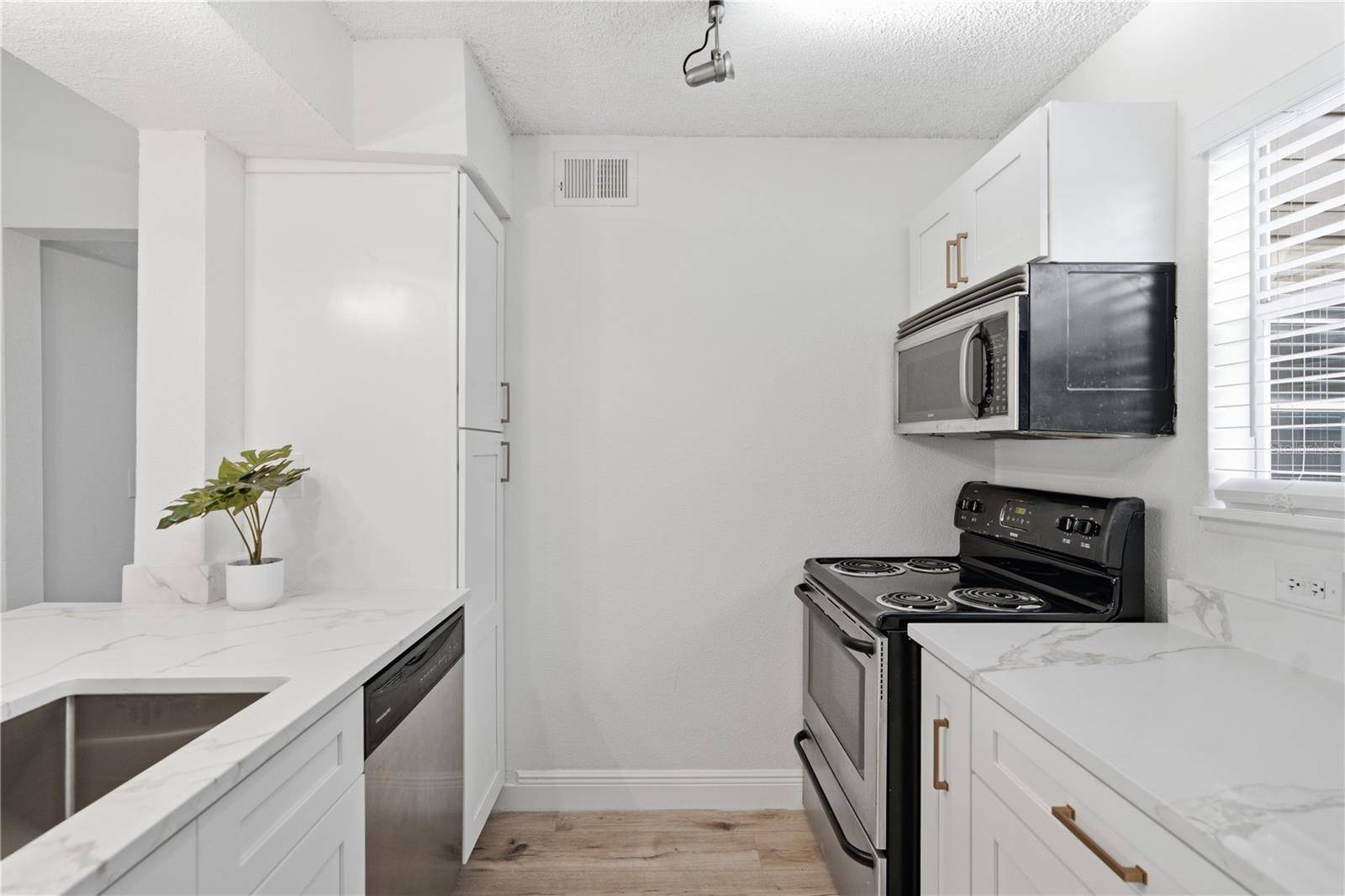 2500 WINDING CREEK BLVD #F305, Clearwater, FL 33761