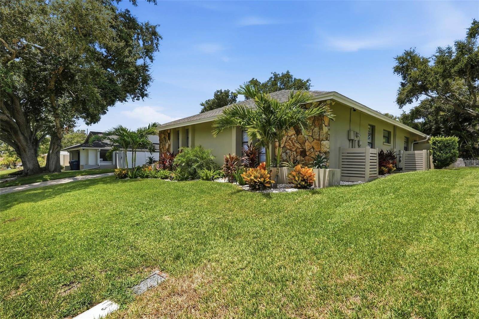 707 KNOLLWOOD DR, Largo, FL 33770
