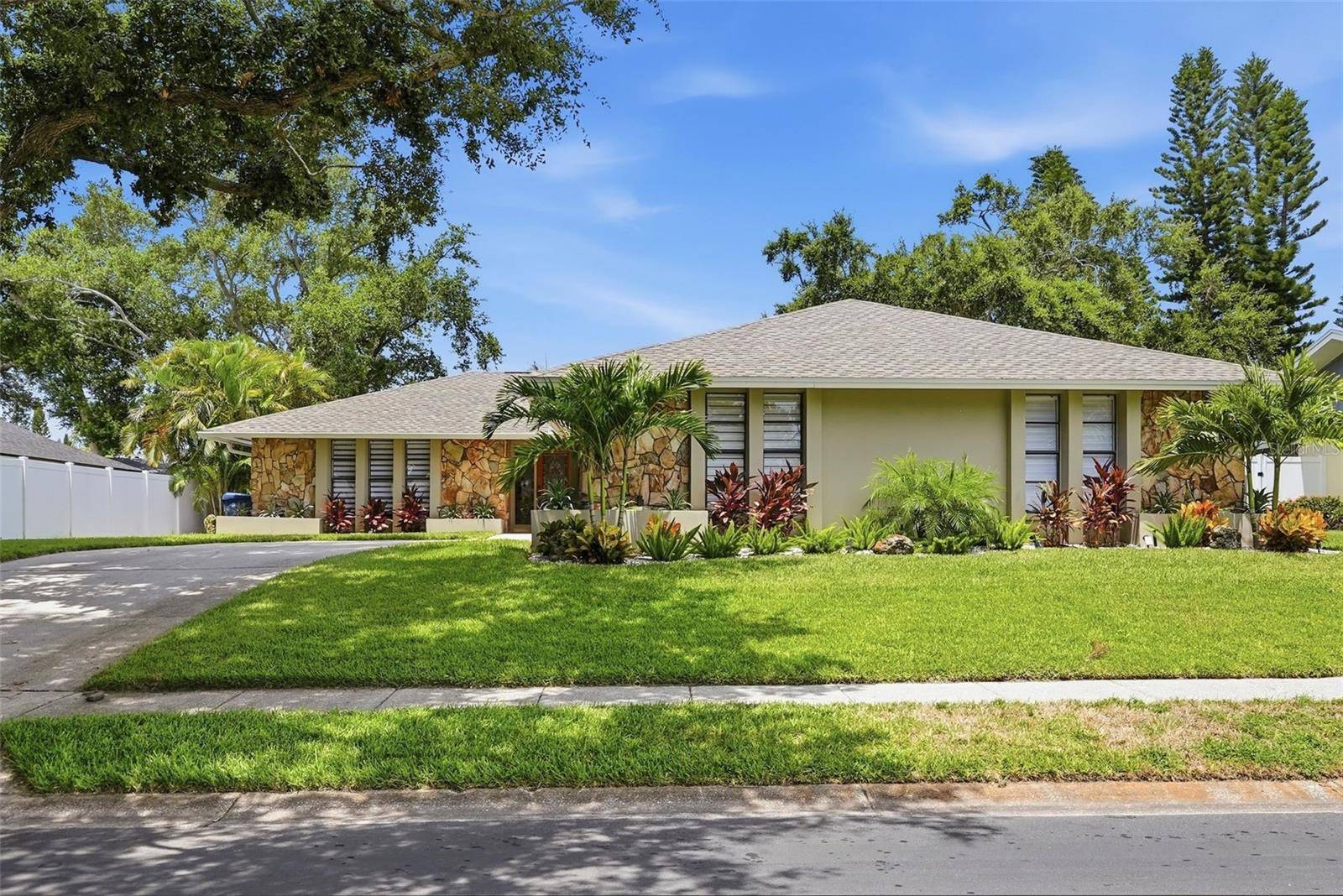 707 KNOLLWOOD DR, Largo, FL 33770