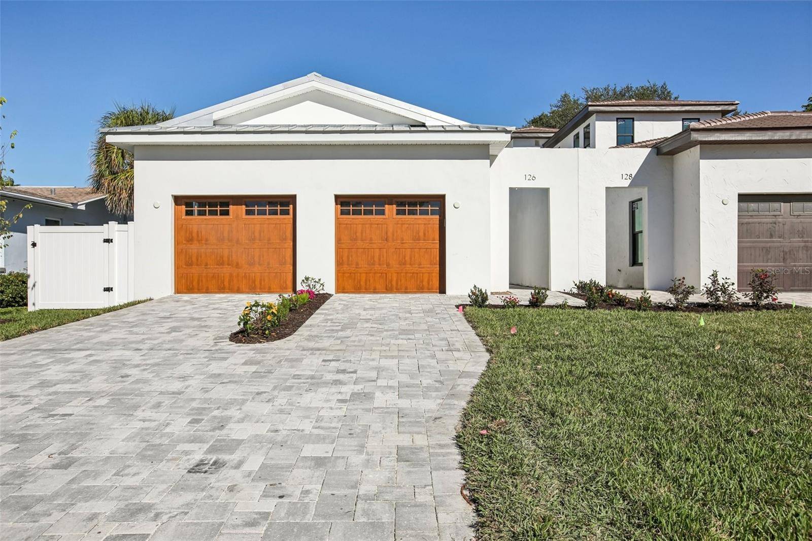 126 RICARDO WAY NE, St Petersburg, FL 33704