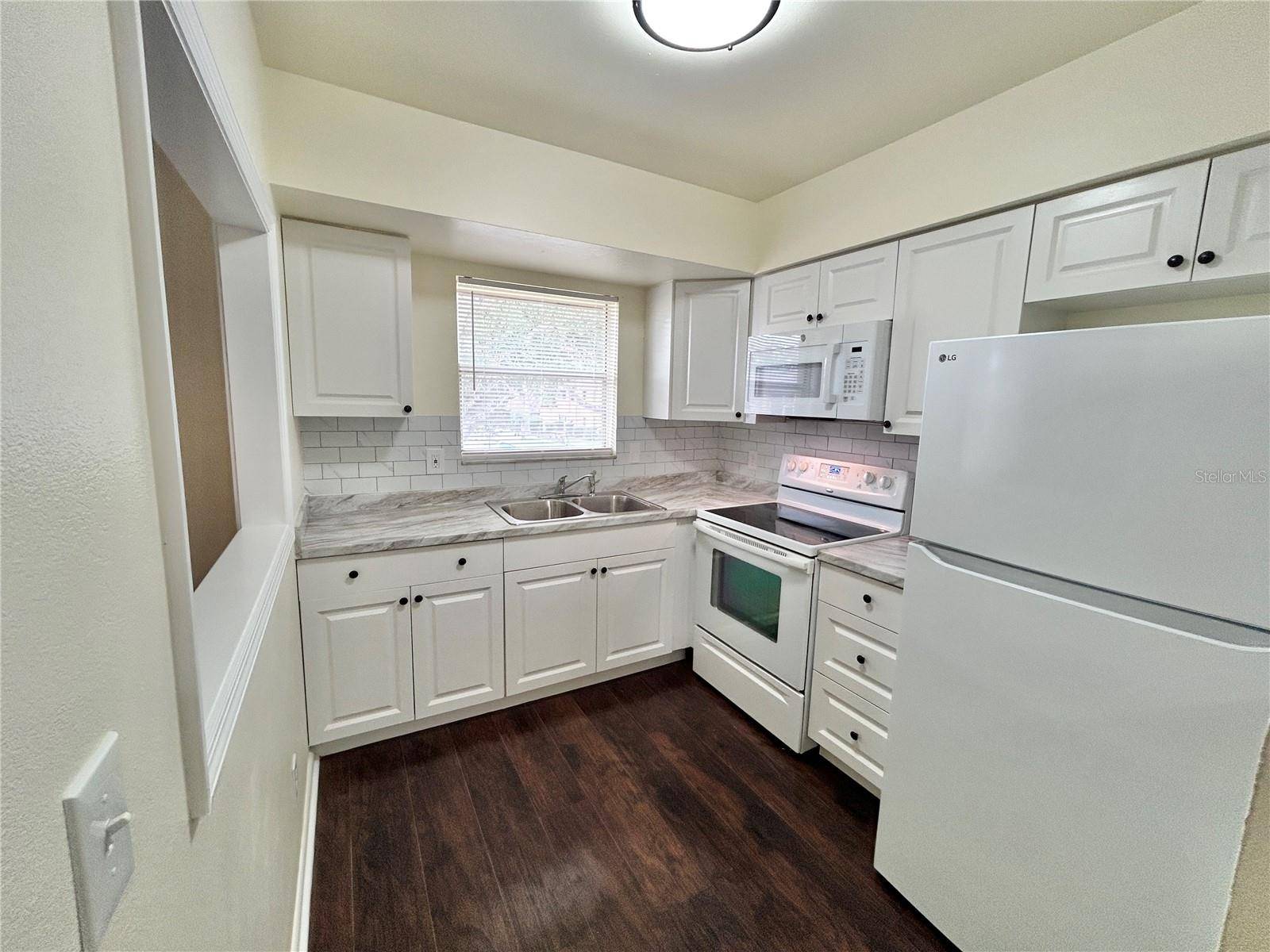 4455 38TH TER N #B12, St Petersburg, FL 33714
