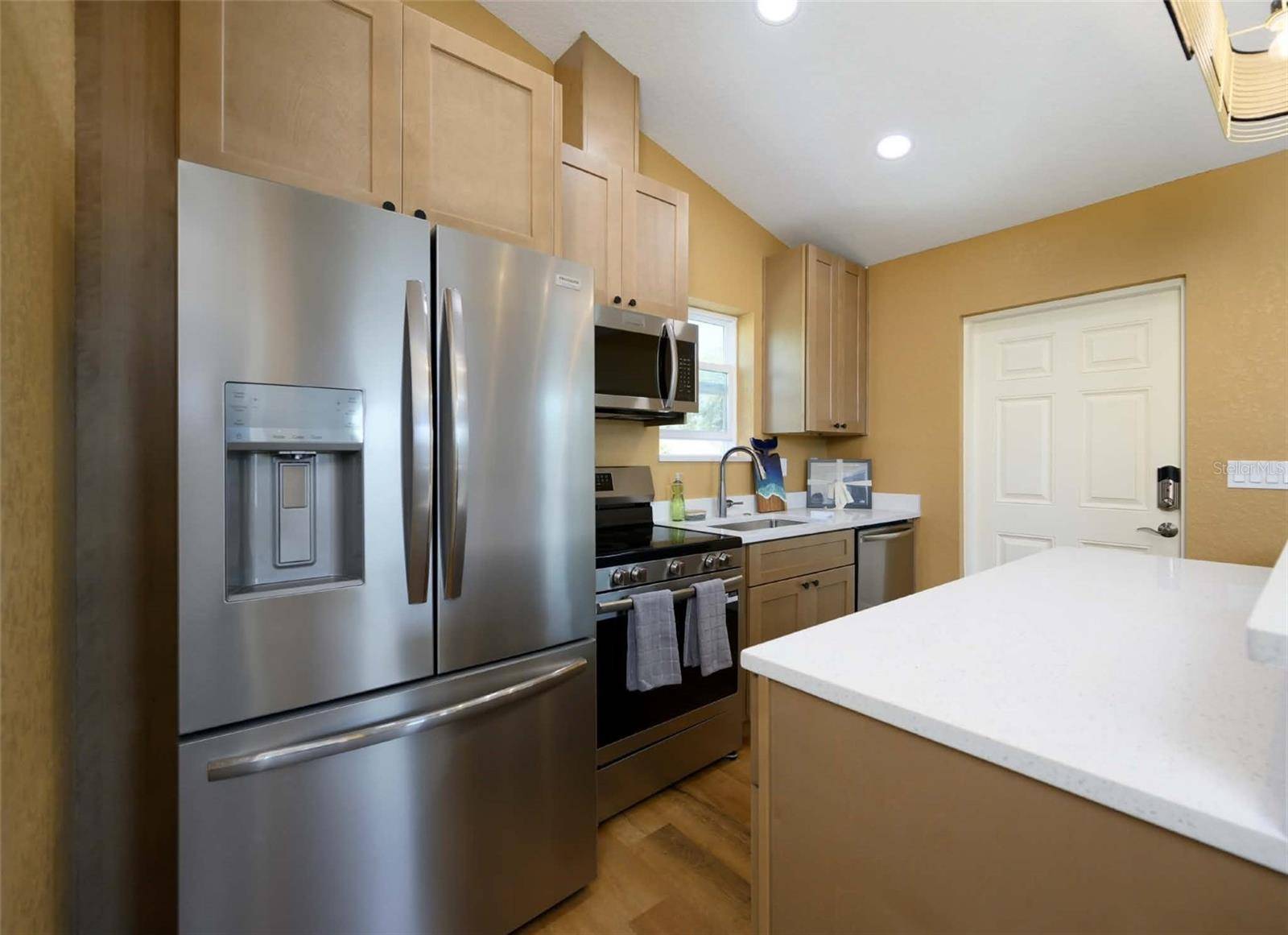 2324 1/2 BURLINGTON AVE N N, St Petersburg, FL 33713