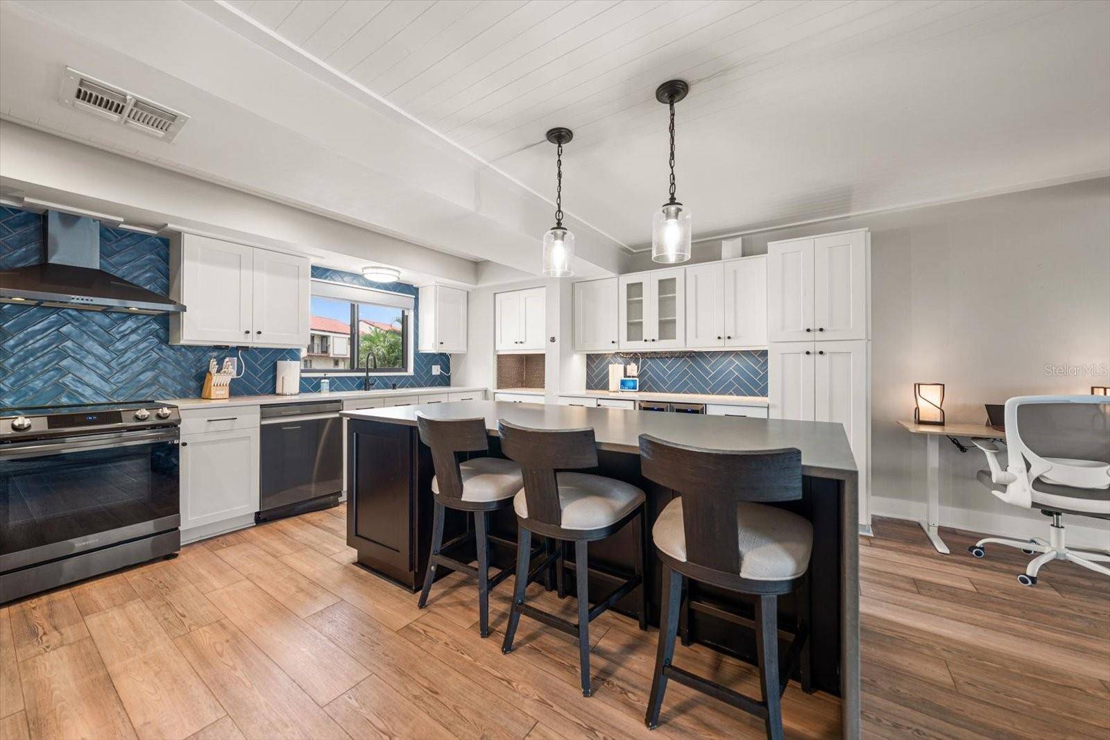 240 WINDWARD PSGE #401, Clearwater Beach, FL 33767