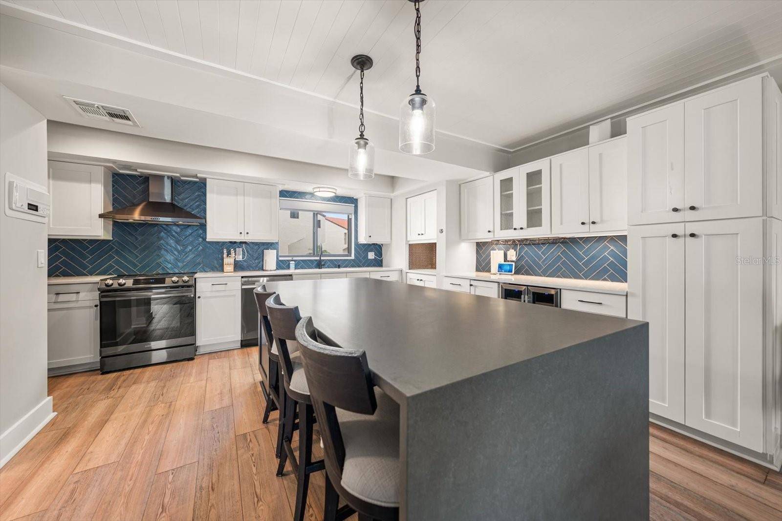 240 WINDWARD PSGE #401, Clearwater Beach, FL 33767