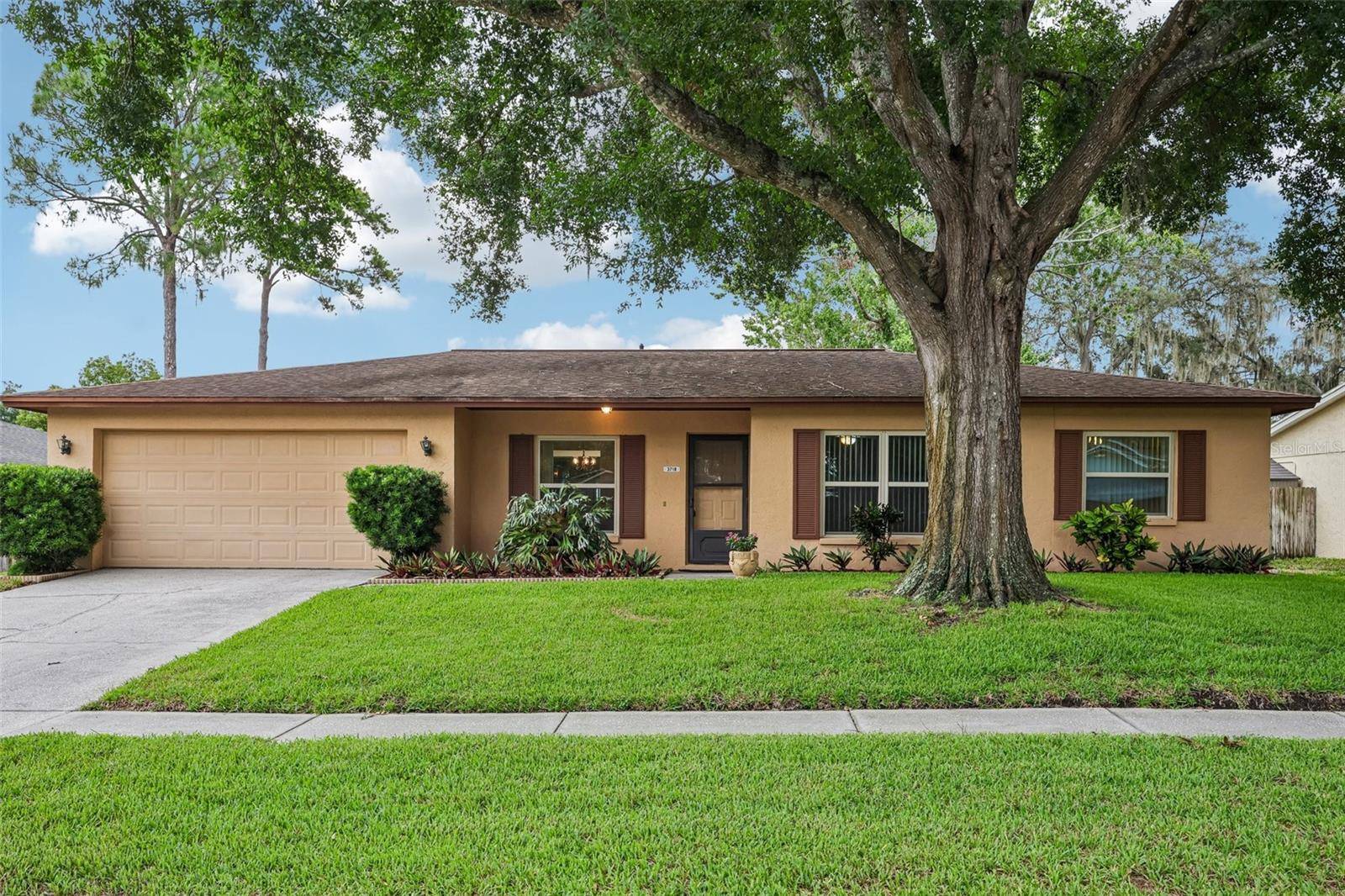 3718 SAND PEBBLE DR, Valrico, FL 33596