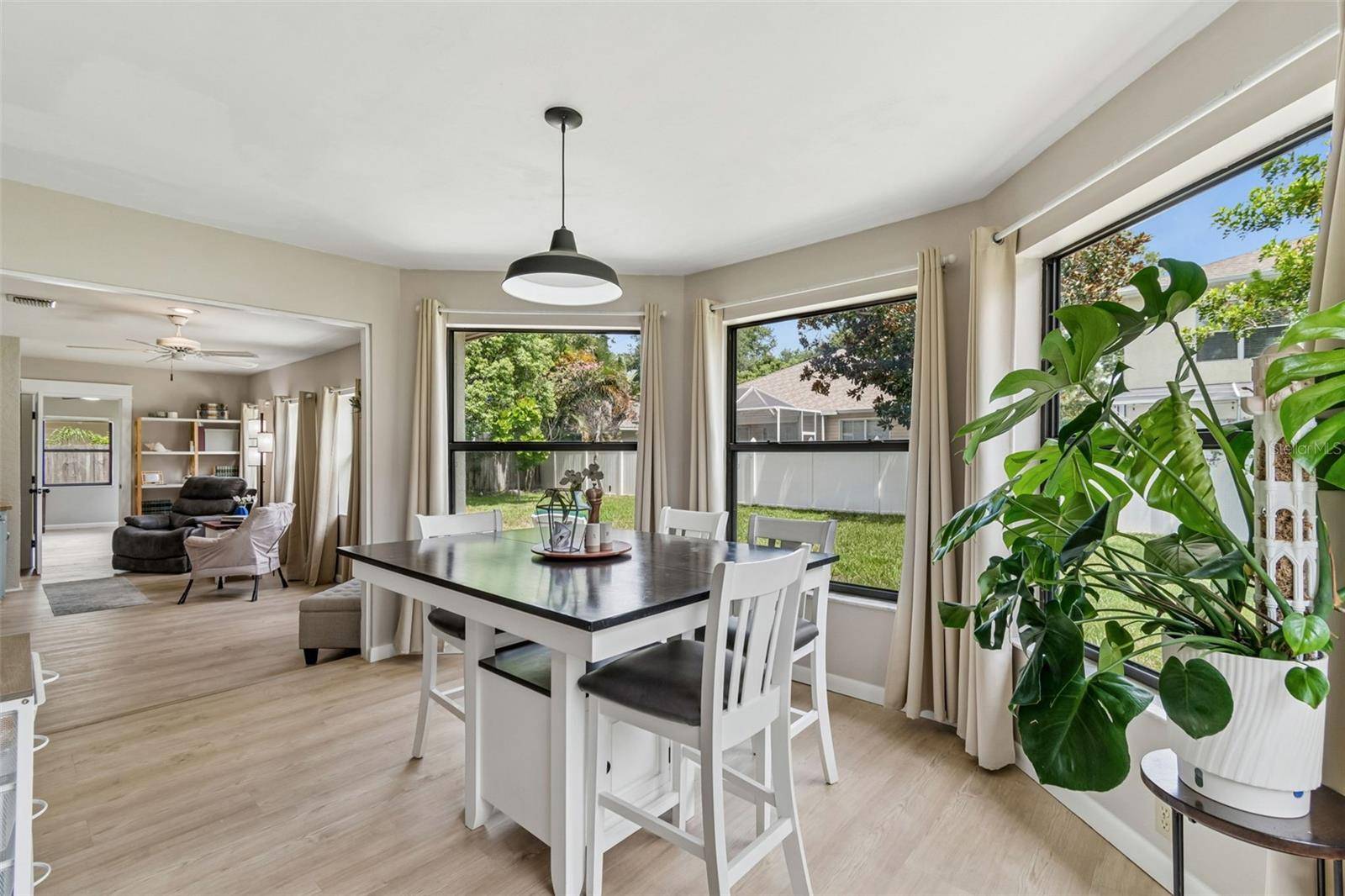 525 WALKER RD, Safety Harbor, FL 34695