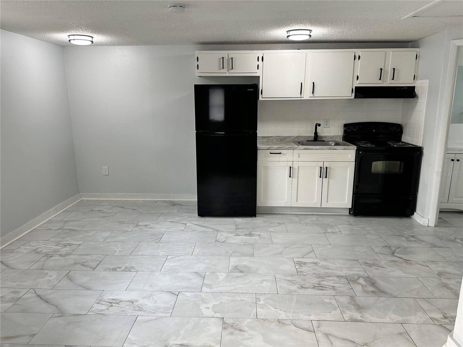1104 E 140TH AVE #B, Tampa, FL 33613