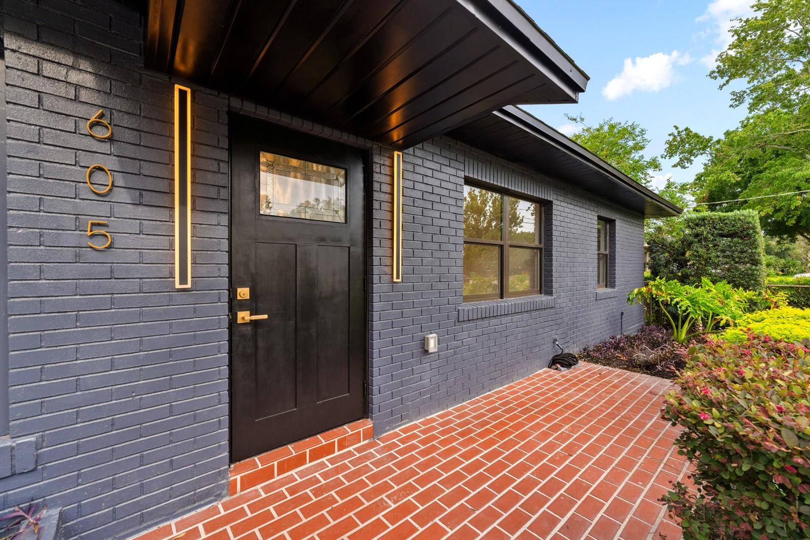 605 N WOODLYNNE AVE, Tampa, FL 33609