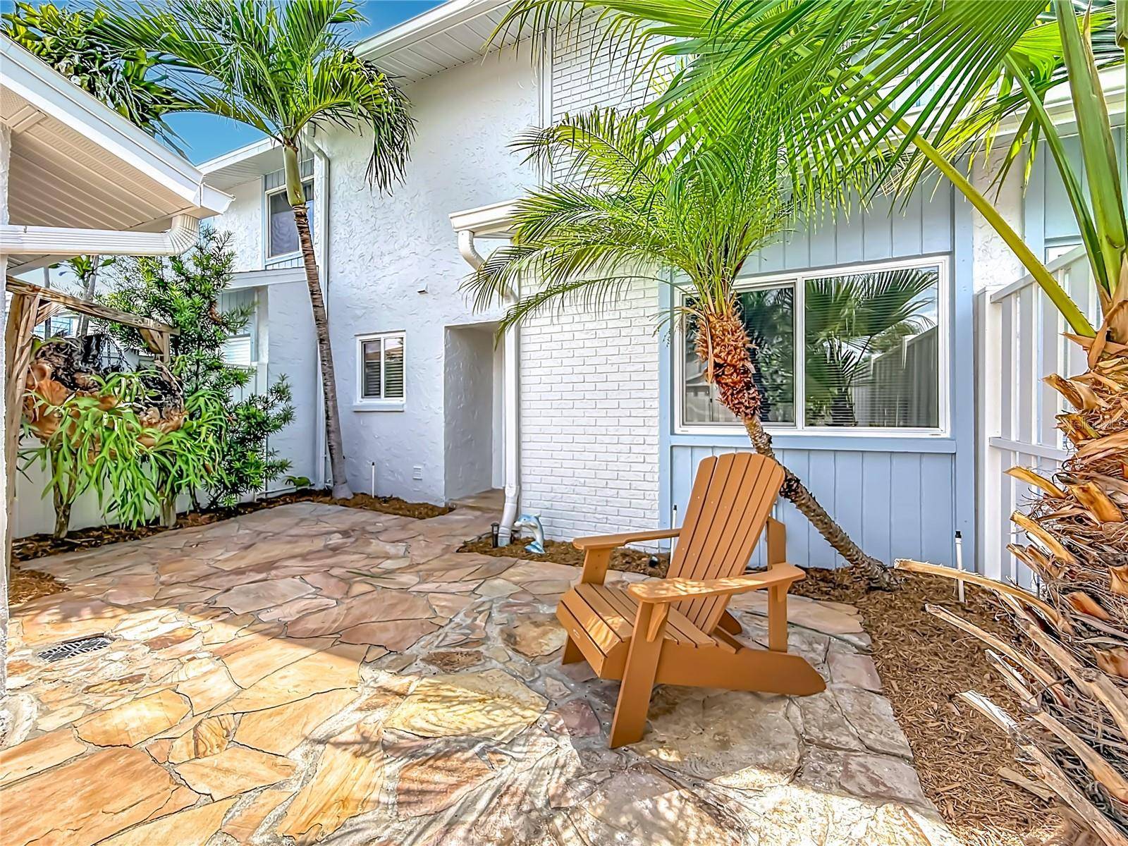 6537 CAPE HATTERAS WAY NE #2, St Petersburg, FL 33702