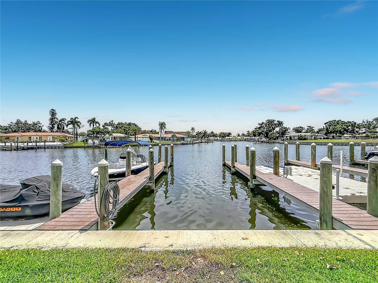 6537 CAPE HATTERAS WAY NE #2, St Petersburg, FL 33702