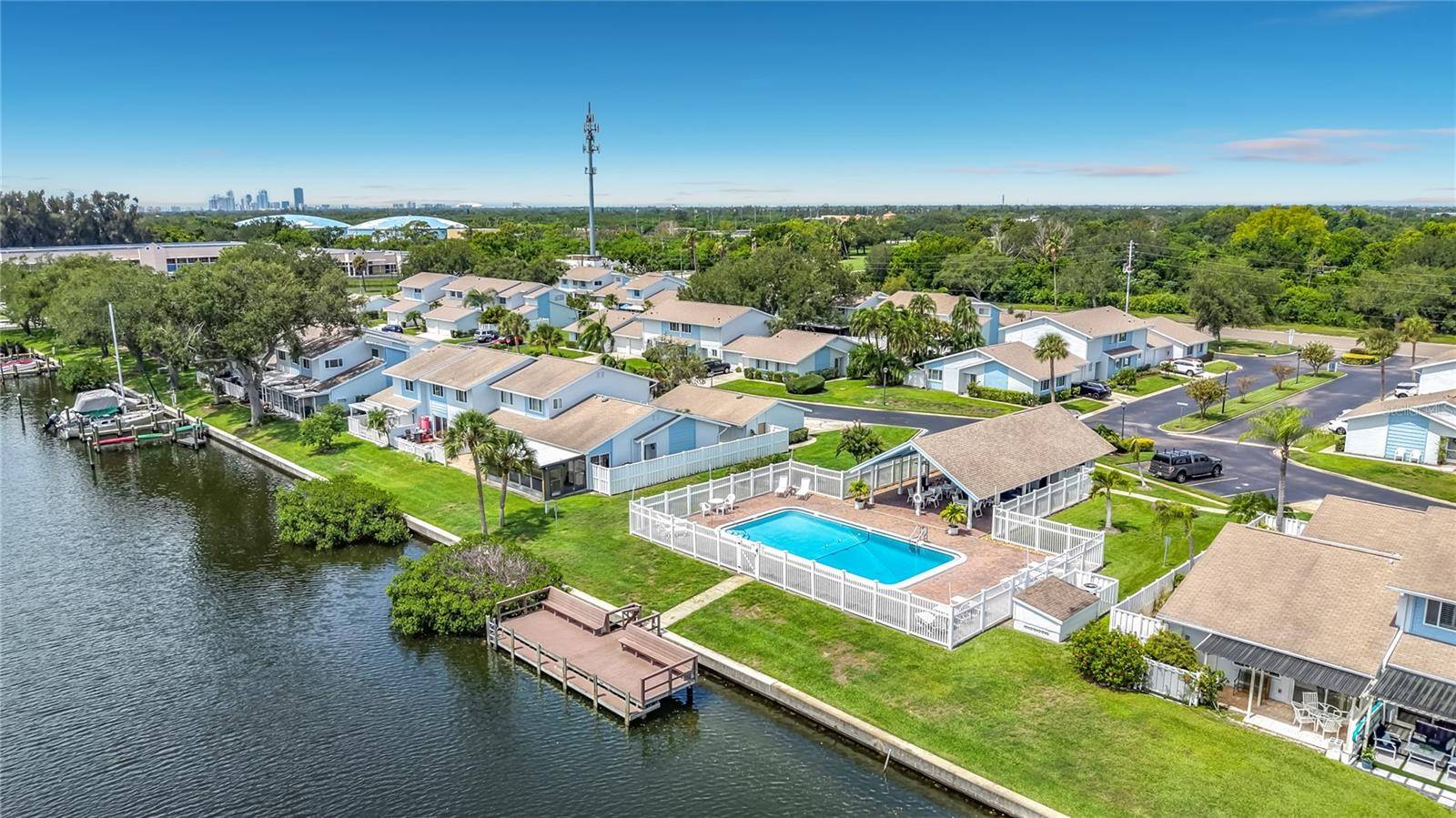 6537 CAPE HATTERAS WAY NE #2, St Petersburg, FL 33702