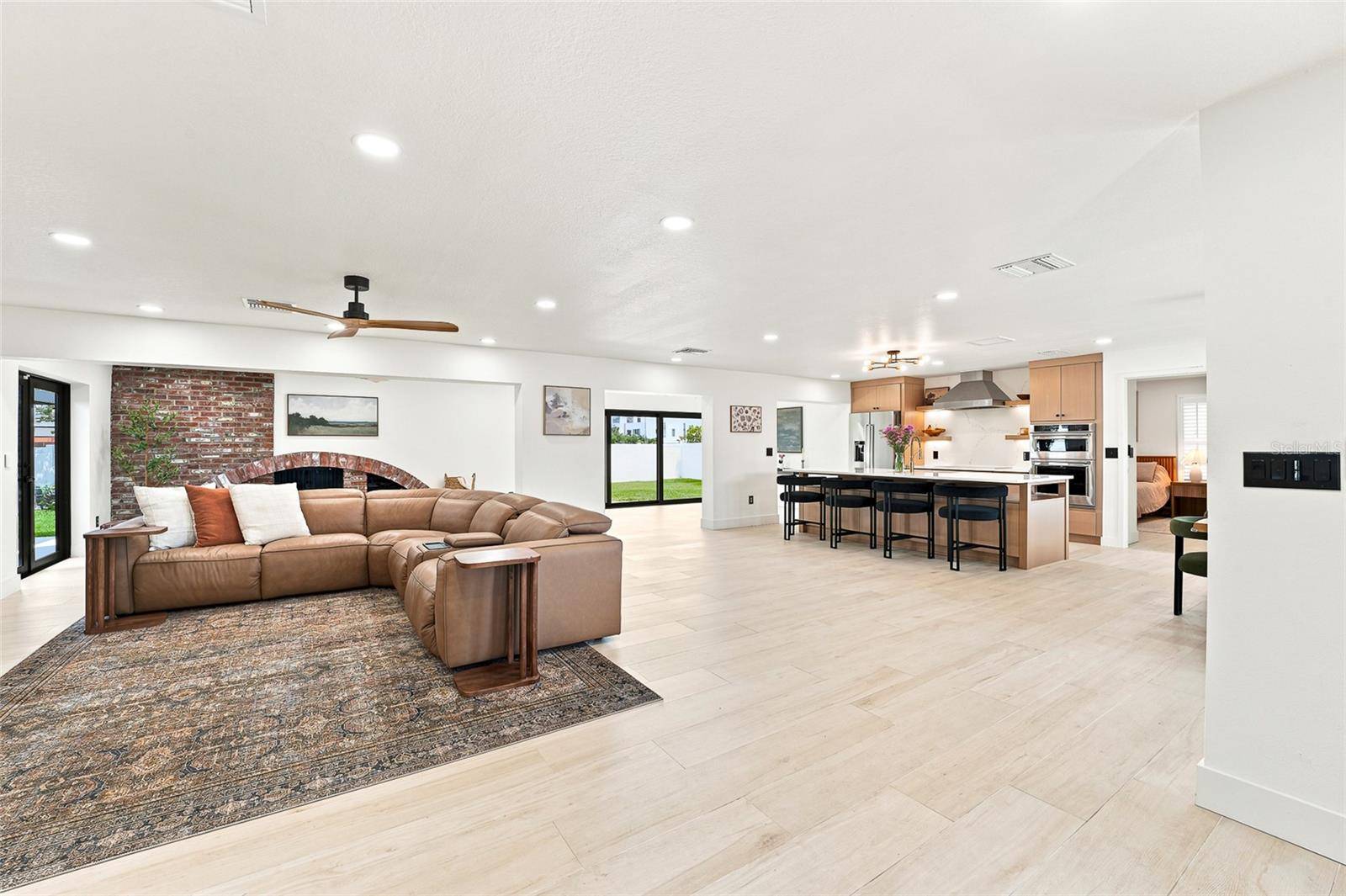 6241 TANGLEWOOD DR NE, St Petersburg, FL 33702