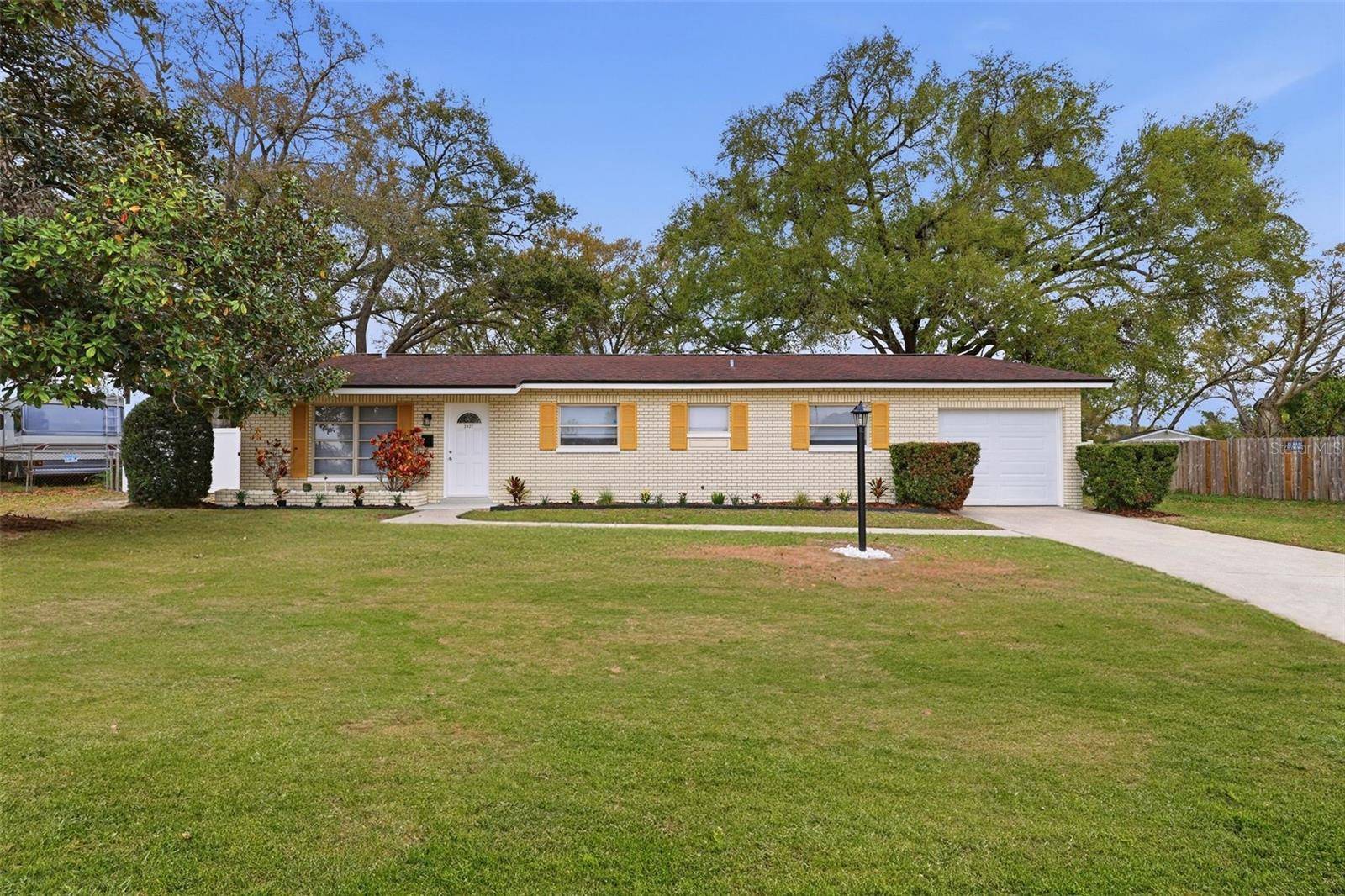 2327 W KNOLLWOOD PL, Tampa, FL 33604