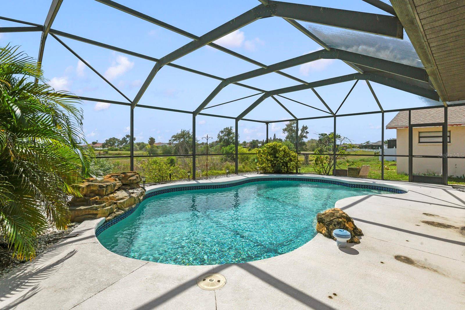 744 FLAMINGO DR, Apollo Beach, FL 33572