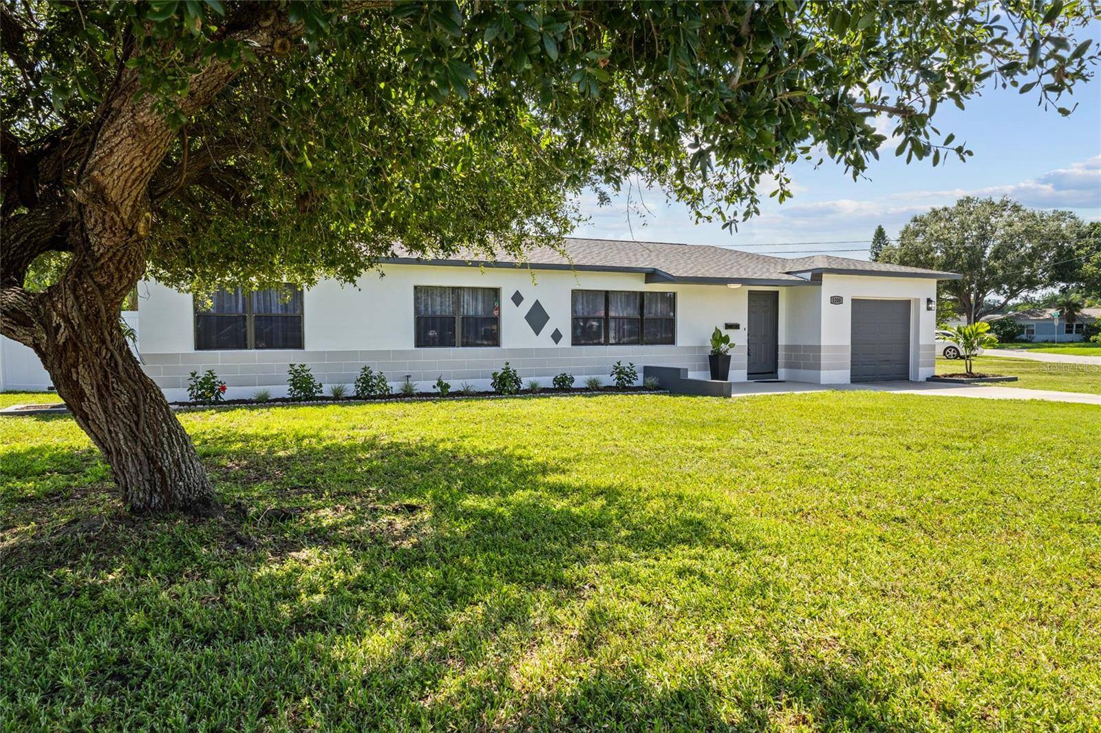 1200 63RD AVE N, St Petersburg, FL 33702