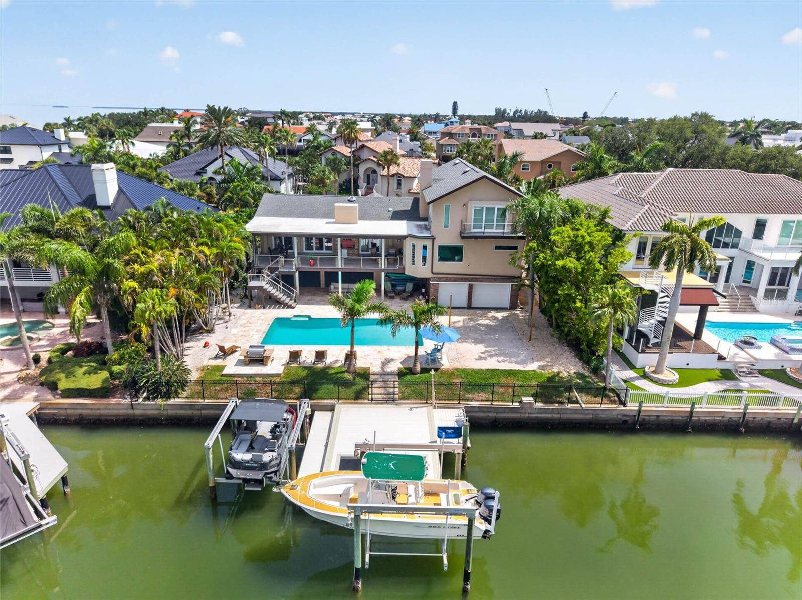 113 7TH ST E, St Petersburg, FL 33715