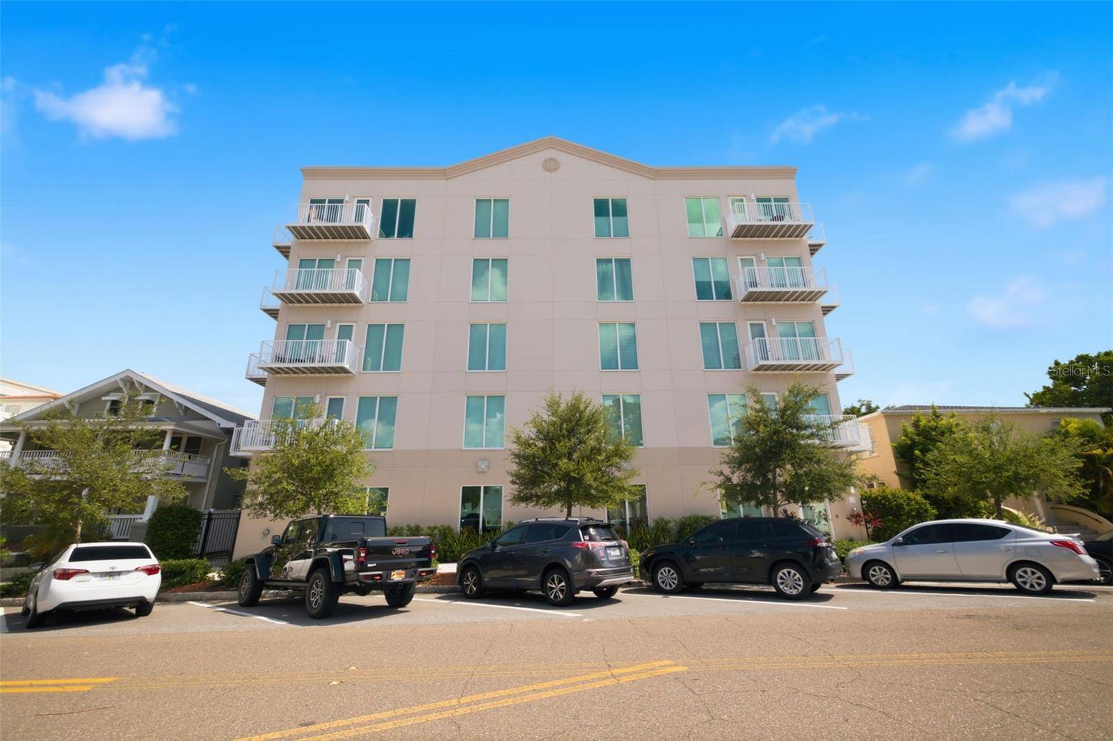 644 3RD AVE S #403, St Petersburg, FL 33701
