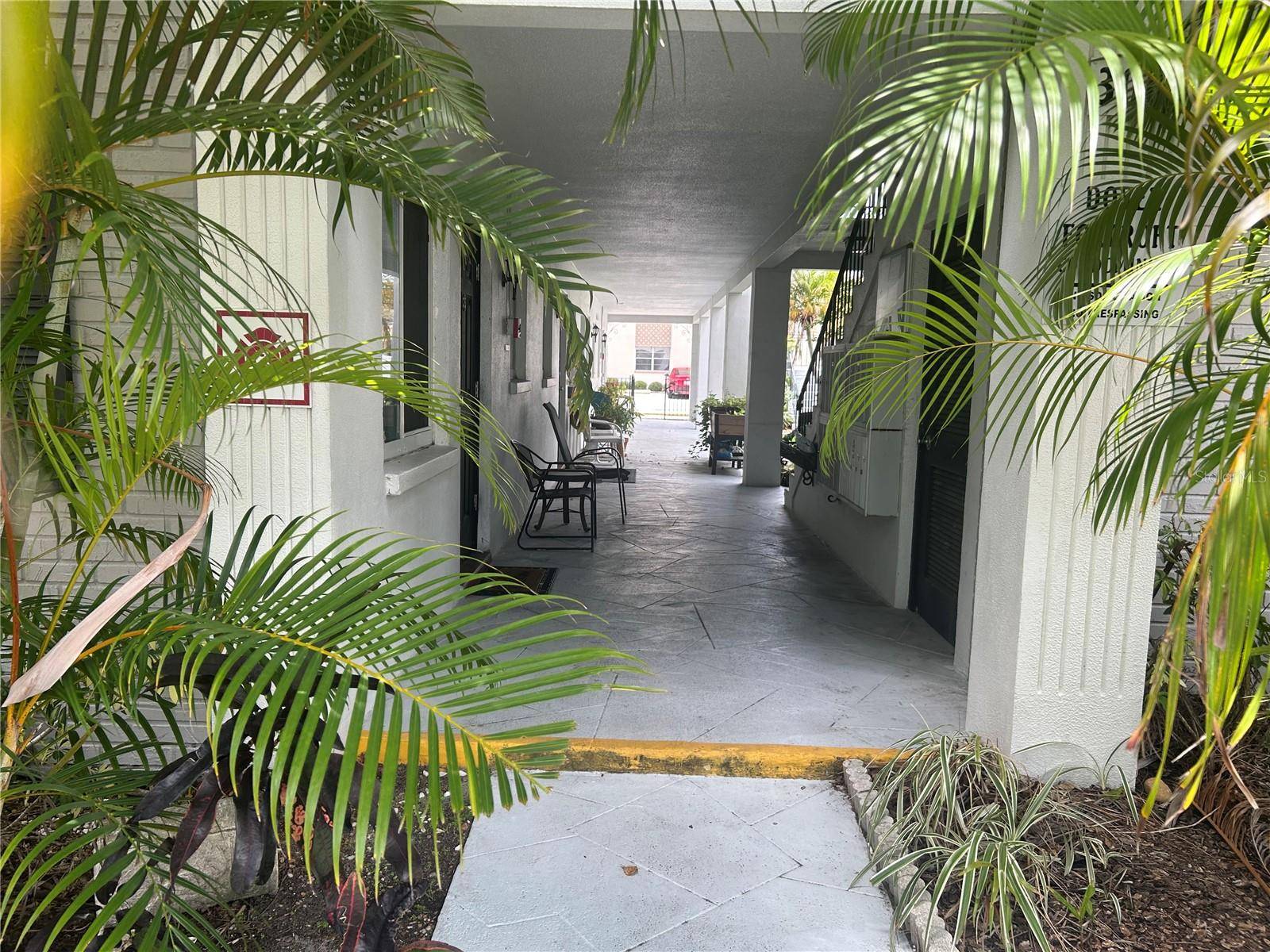300 35TH AVE N #F8, St Petersburg, FL 33704