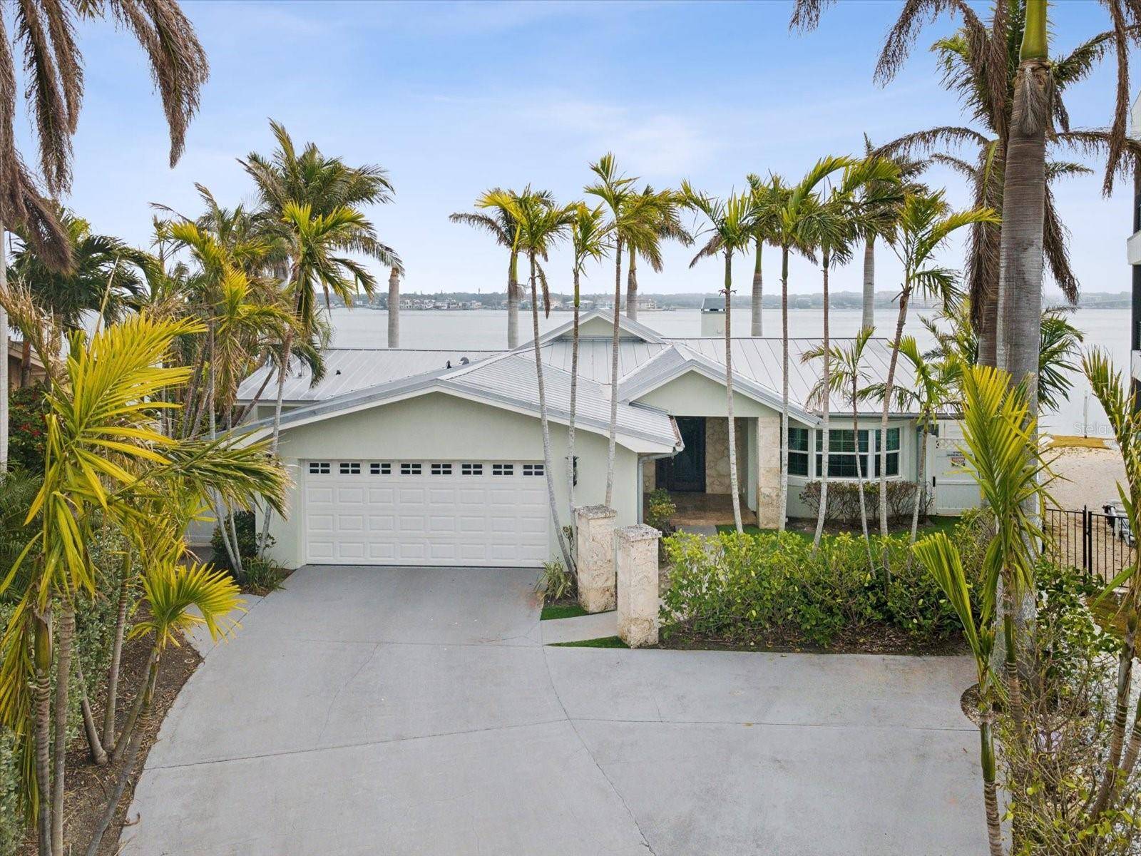 450 22ND ST, Belleair Beach, FL 33786