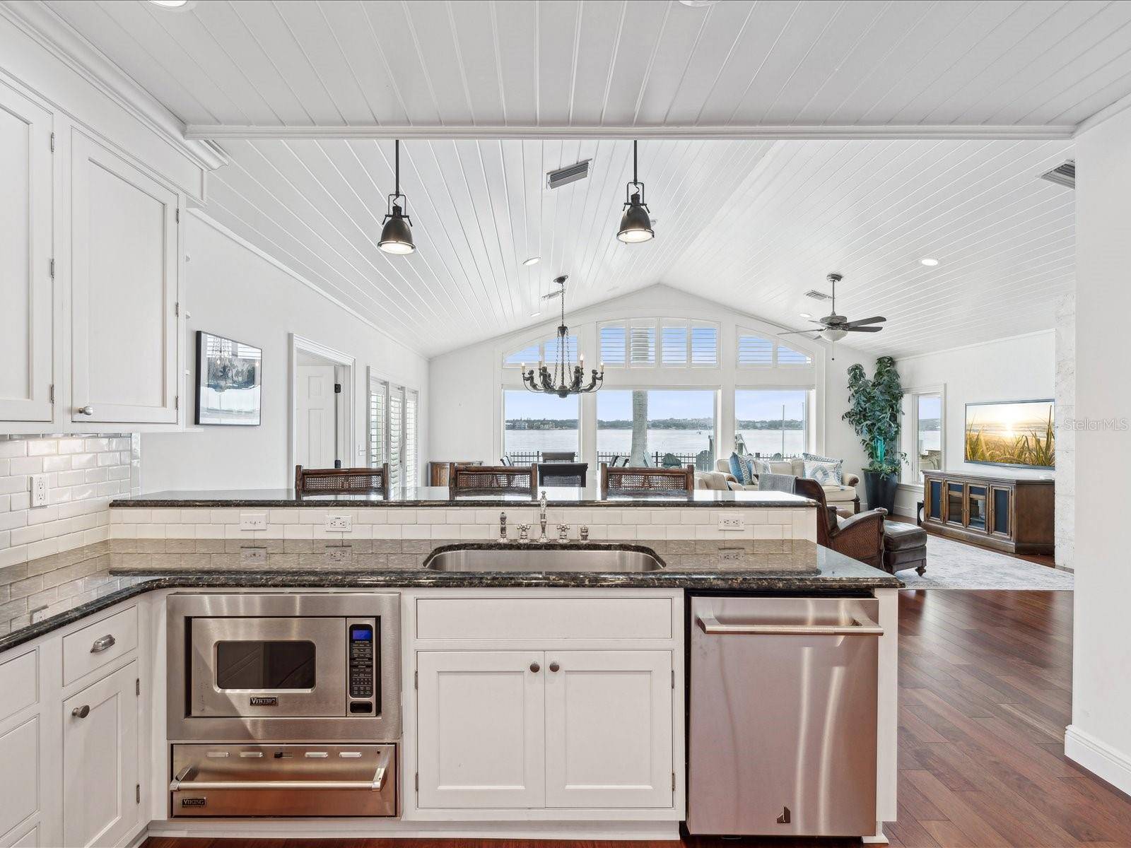 450 22ND ST, Belleair Beach, FL 33786