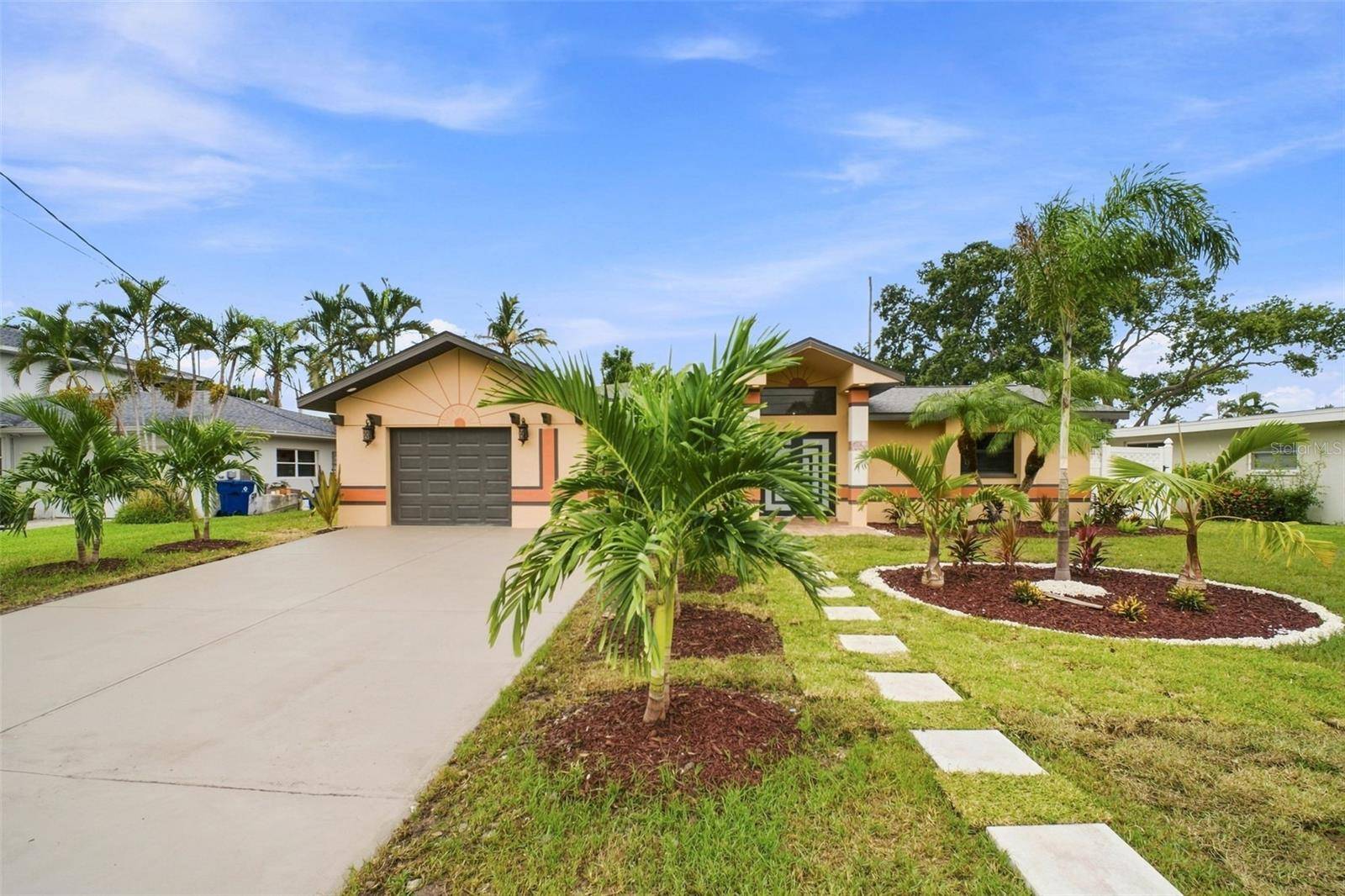 15918 REDINGTON DR, Redington Beach, FL 33708