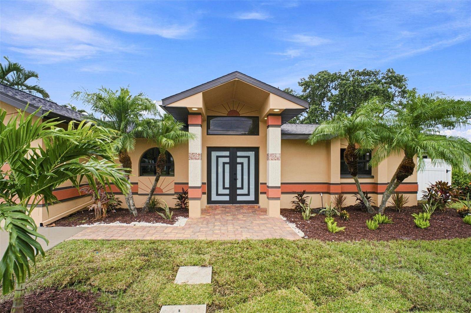 15918 REDINGTON DR, Redington Beach, FL 33708