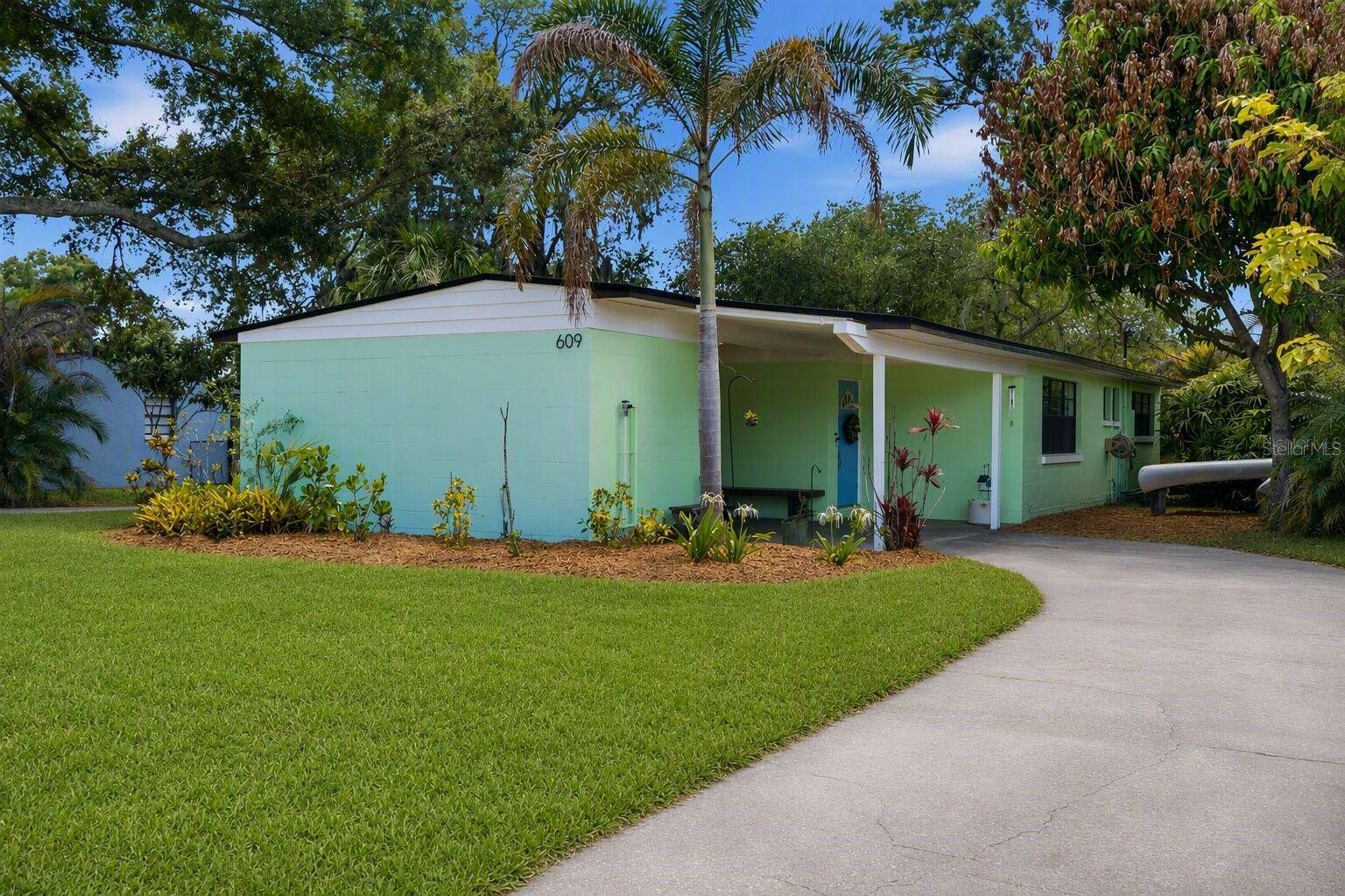 609 W RIVER DR, Temple Terrace, FL 33617