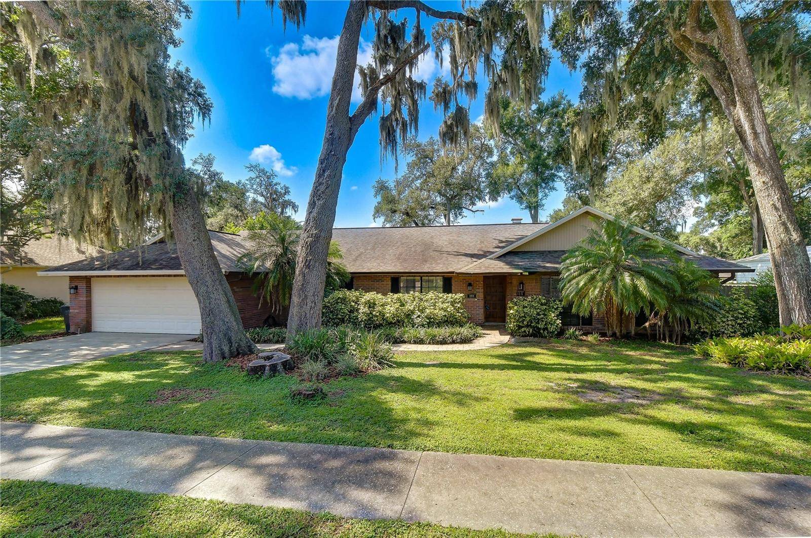 1101 OAKRIDGE MANOR DR, Brandon, FL 33511