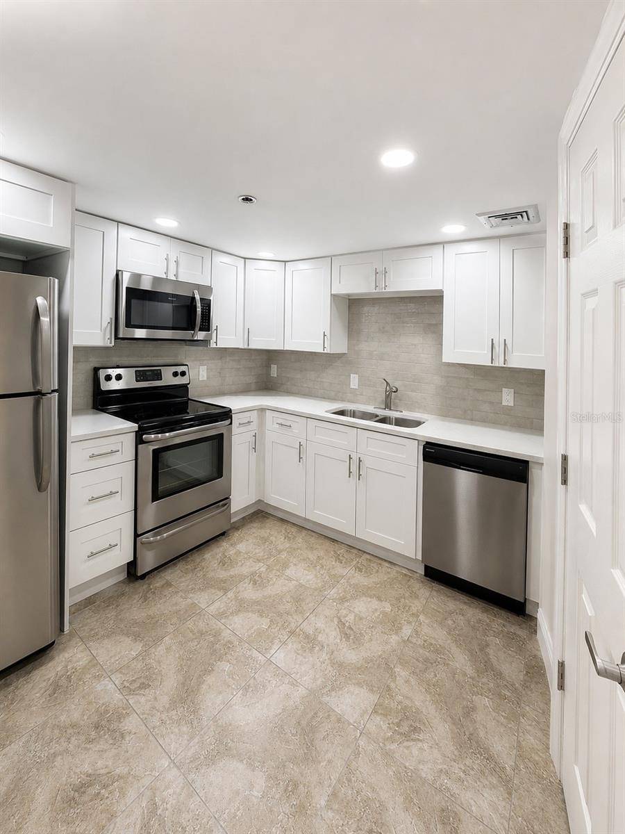 1 KEY CAPRI #102W, Treasure Island, FL 33706