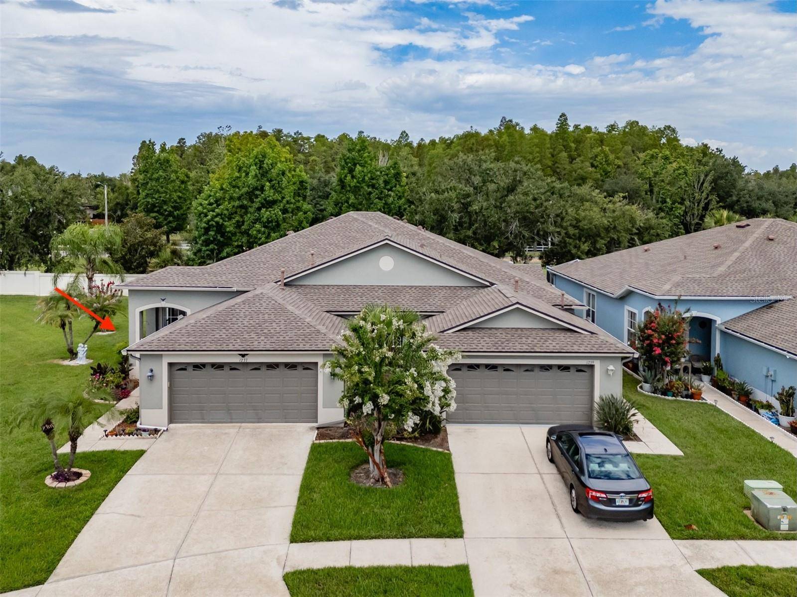 1237 AMBRIDGE DR, Wesley Chapel, FL 33543